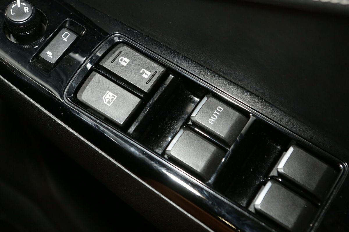 2022 Isuzu MU-X LS-T