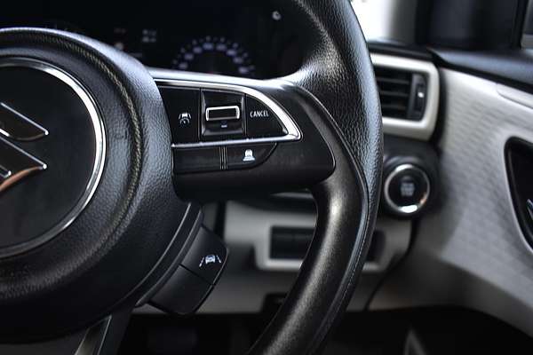 2024 Suzuki Swift Hybrid UZ