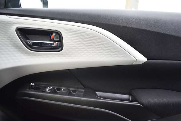 2024 Suzuki Swift Hybrid UZ
