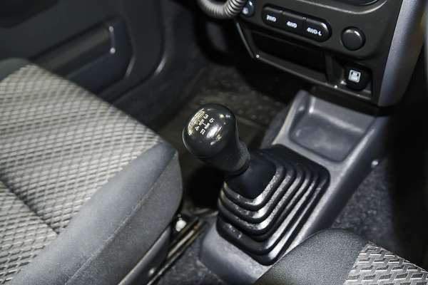 2015 Suzuki Jimny Sierra SN413 T6