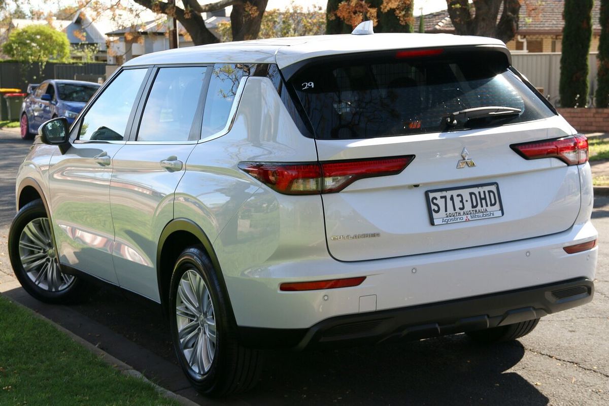 2022 Mitsubishi Outlander ES ZM