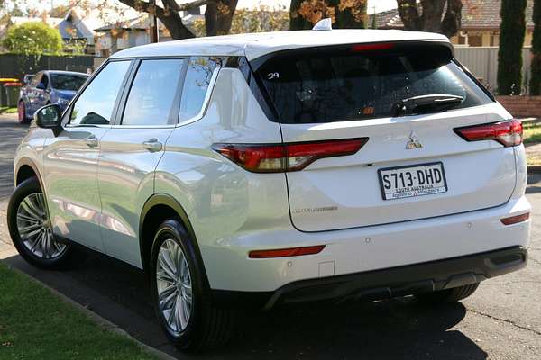 2022 Mitsubishi Outlander ES ZM