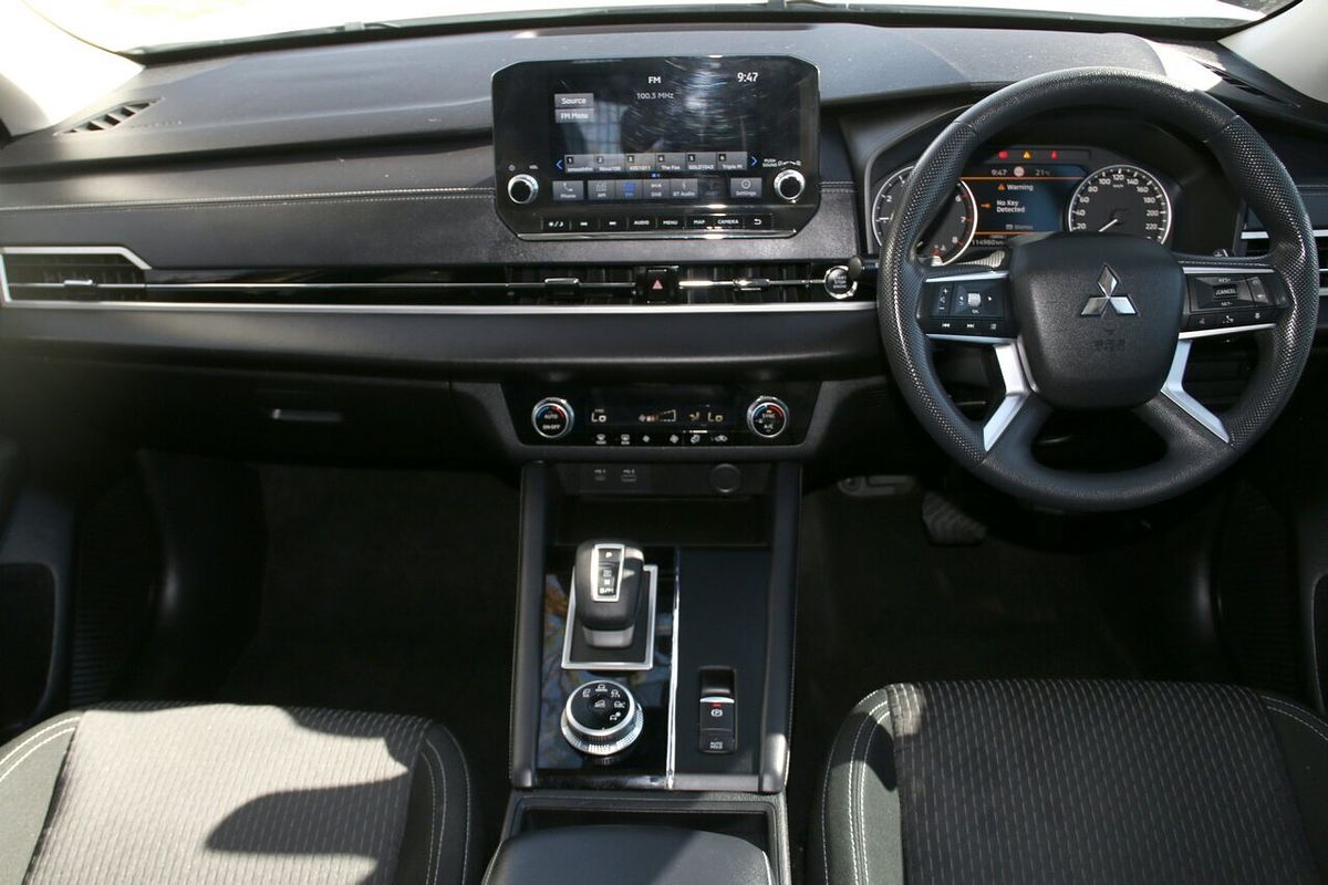 2022 Mitsubishi Outlander ES ZM