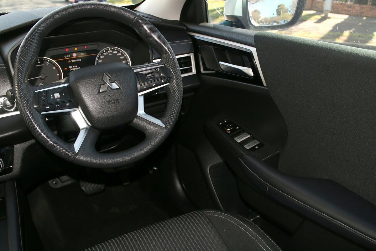 2022 Mitsubishi Outlander ES ZM