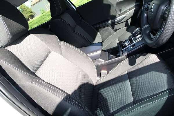 2022 Mitsubishi Outlander ES ZM