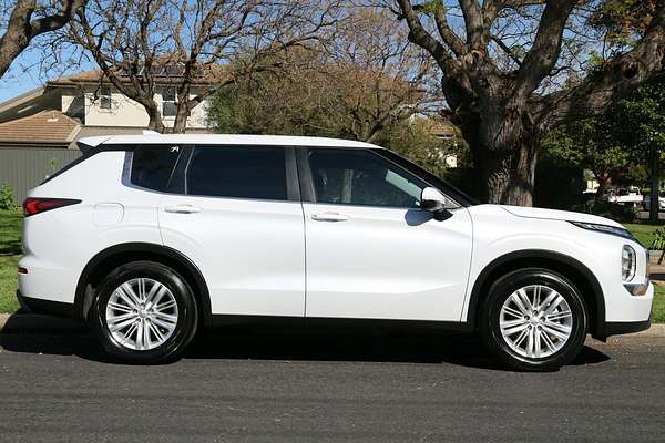 2022 Mitsubishi Outlander ES ZM