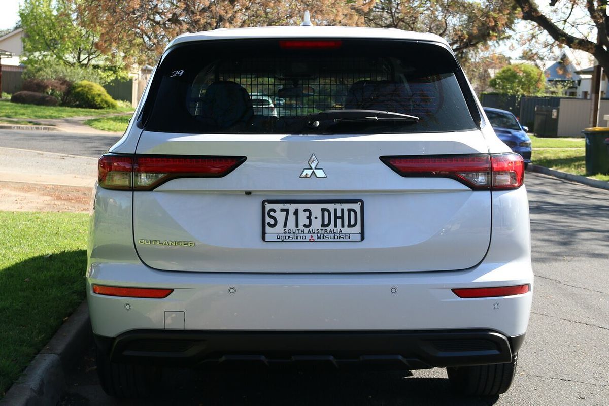 2022 Mitsubishi Outlander ES ZM