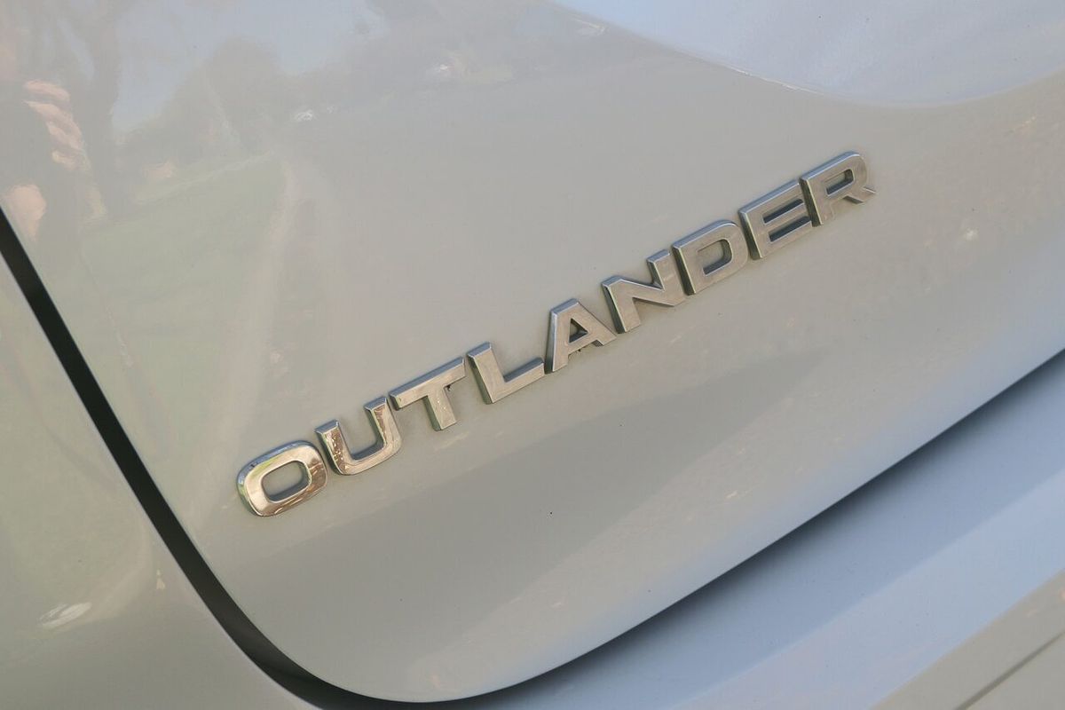 2022 Mitsubishi Outlander ES ZM