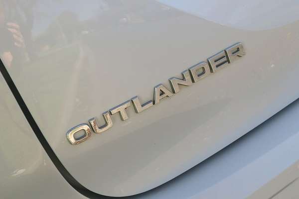 2022 Mitsubishi Outlander ES ZM