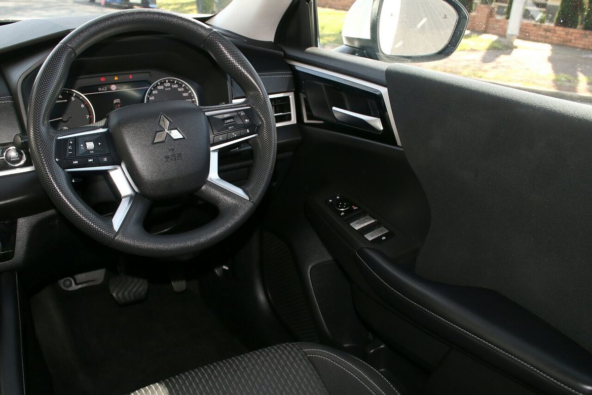 2022 Mitsubishi Outlander ES ZM