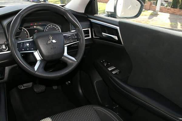 2022 Mitsubishi Outlander ES ZM