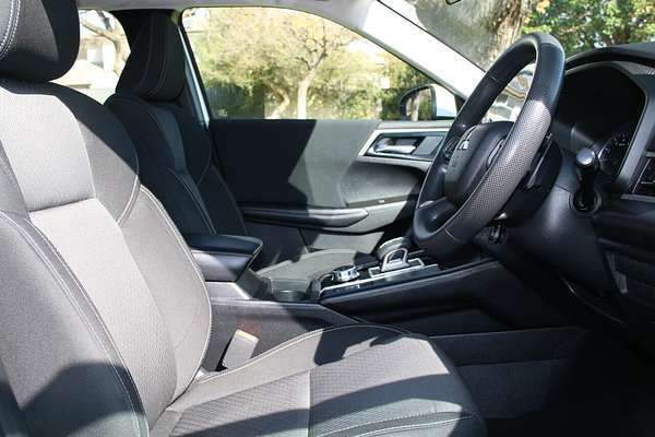 2022 Mitsubishi Outlander ES ZM