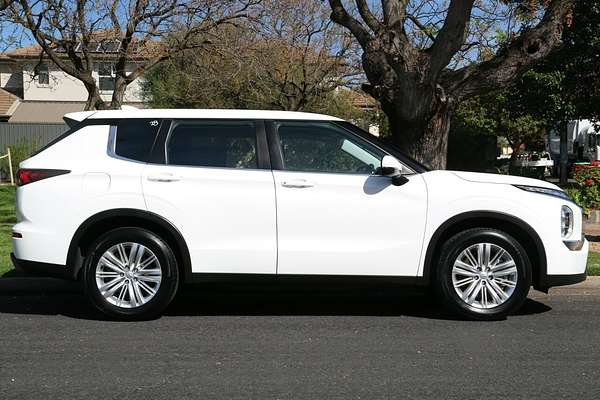 2022 Mitsubishi Outlander ES ZM