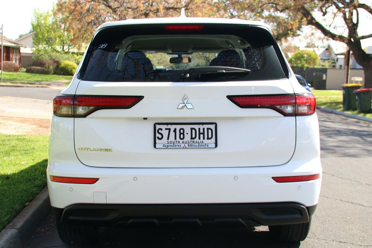 2022 Mitsubishi Outlander ES ZM