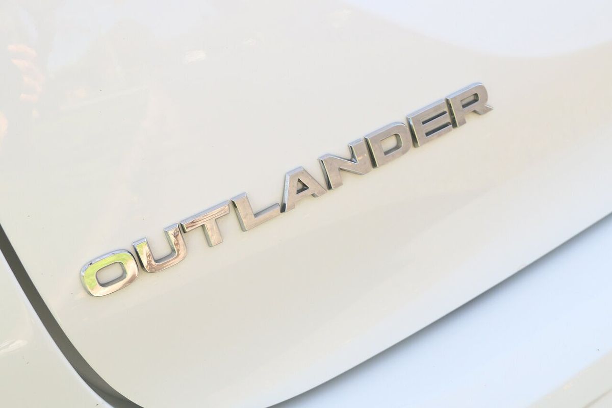 2022 Mitsubishi Outlander ES ZM