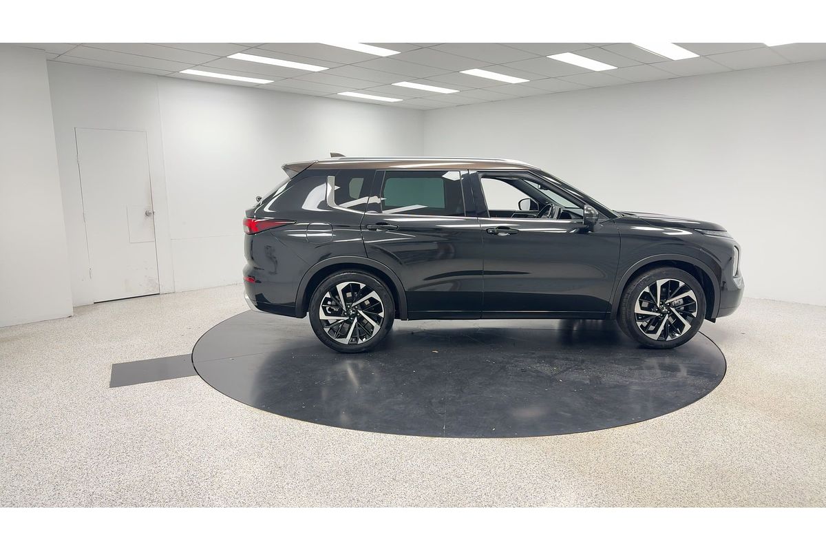 2022 Mitsubishi Outlander Exceed ZM