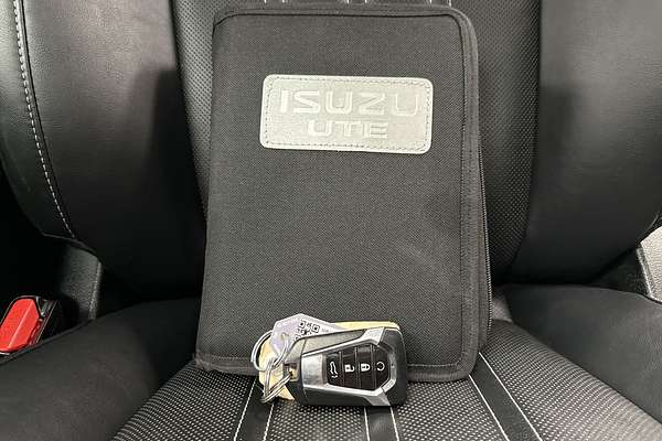 2023 Isuzu MU-X LS-T