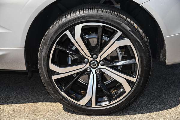 2021 Volvo XC60 B6 R-Design