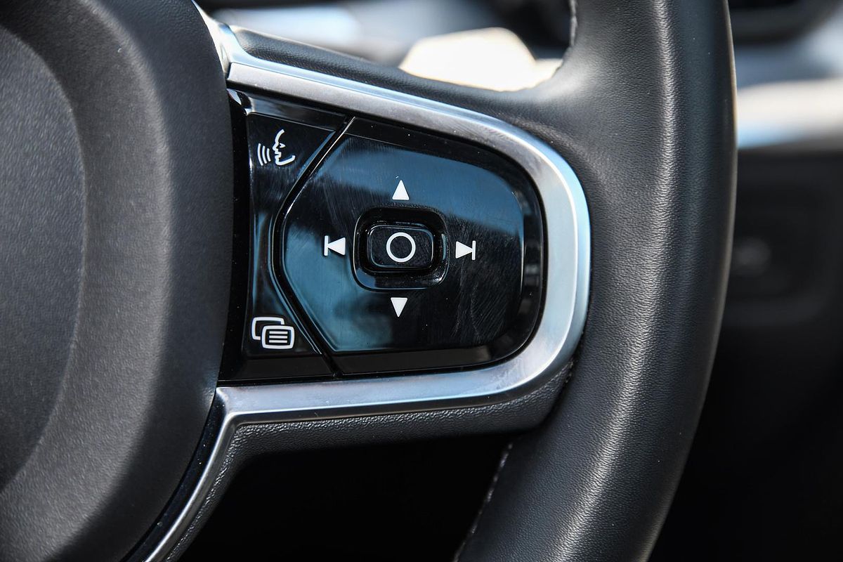 2021 Volvo XC60 B6 R-Design