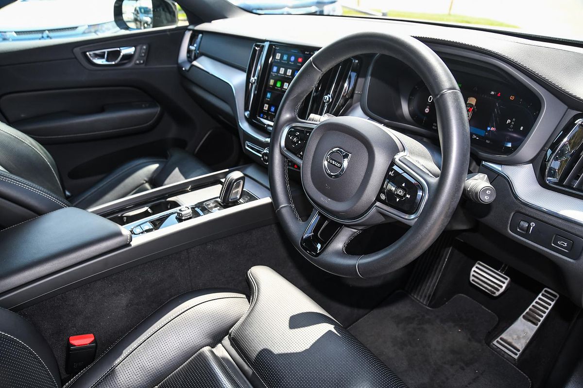 2021 Volvo XC60 B6 R-Design