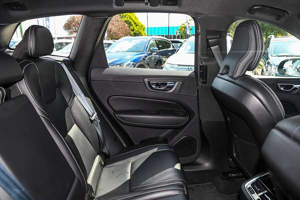 2021 Volvo XC60 B6 R-Design