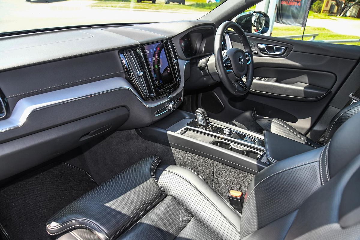 2021 Volvo XC60 B6 R-Design