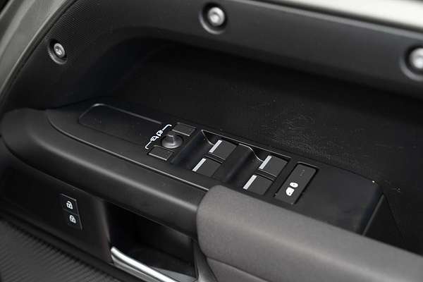 2023 Land Rover Defender 110 P300 L663
