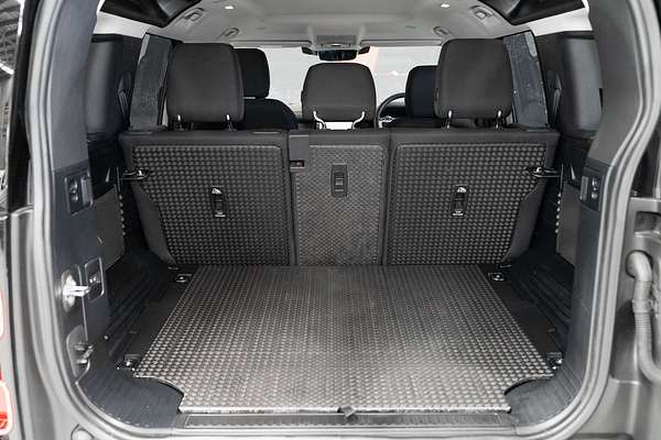 2023 Land Rover Defender 110 P300 L663