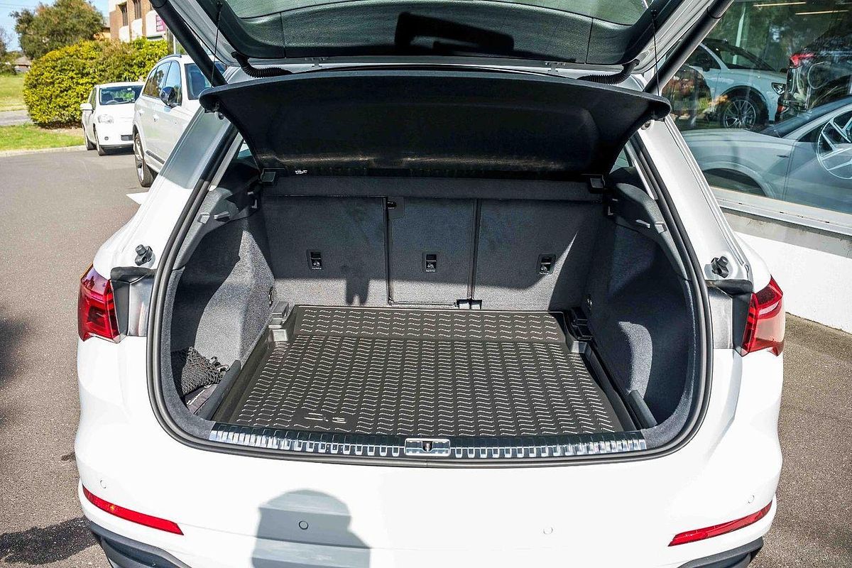 2025 Audi Q3 35 TFSI S line edition F3