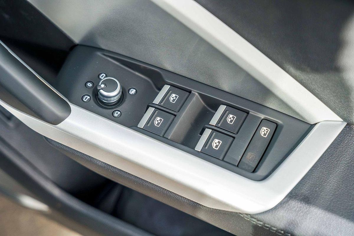 2025 Audi Q3 35 TFSI S line edition F3