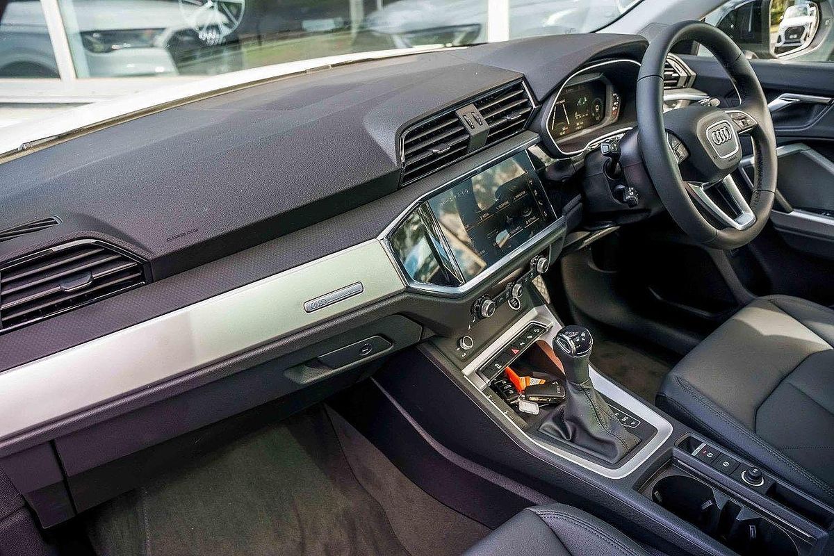2025 Audi Q3 35 TFSI S line edition F3