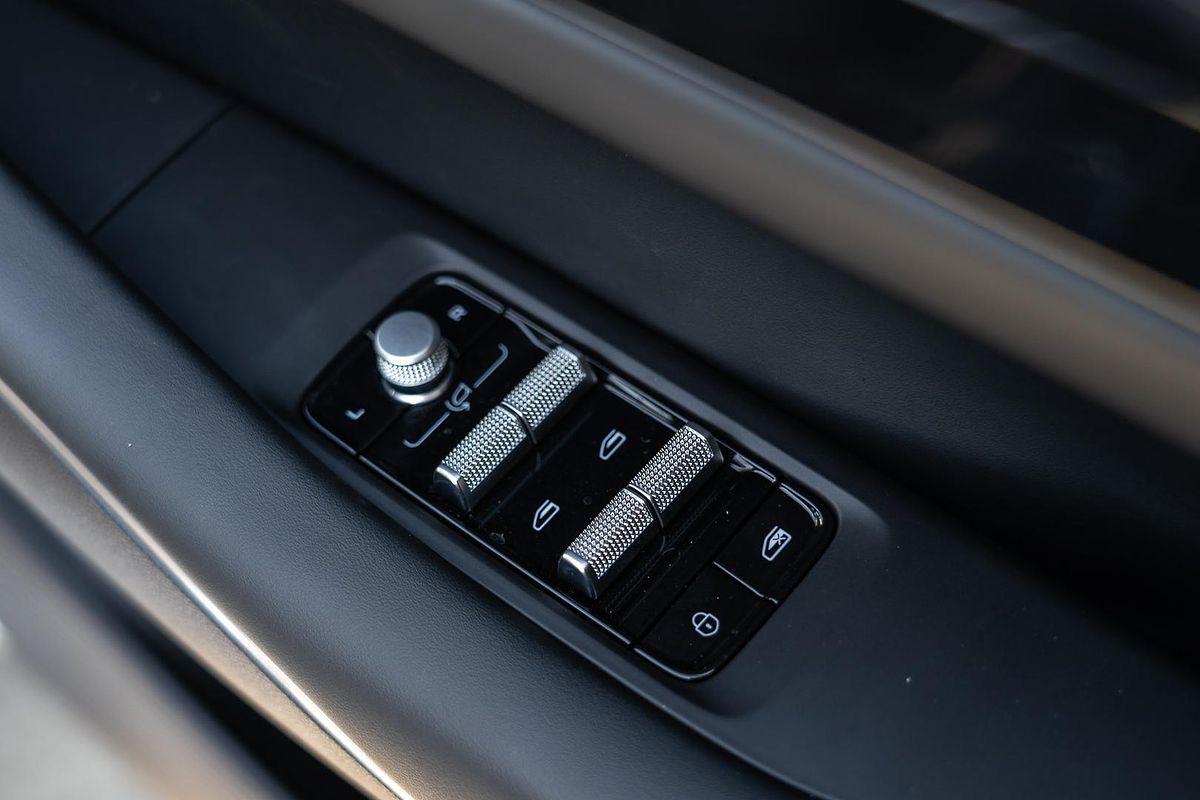 2025 Geely Starray EM-i Complete P145