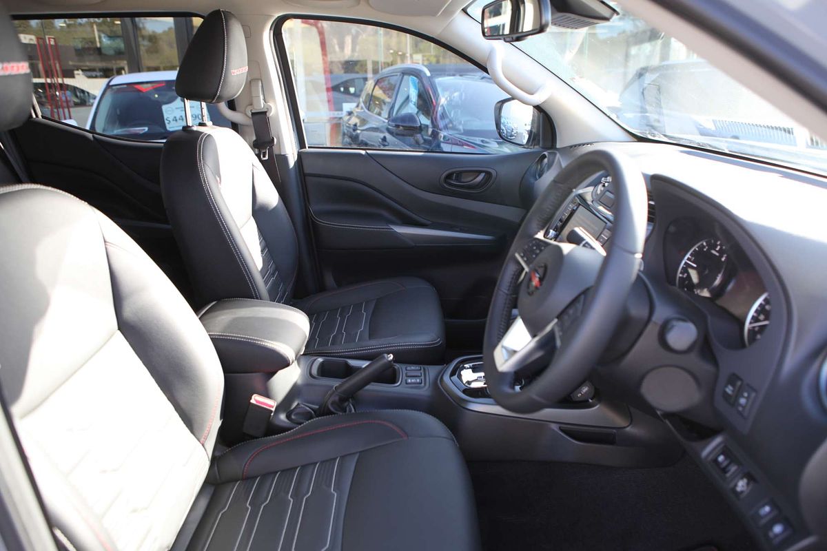 2025 Nissan Navara PRO-4X Warrior D23 4X4