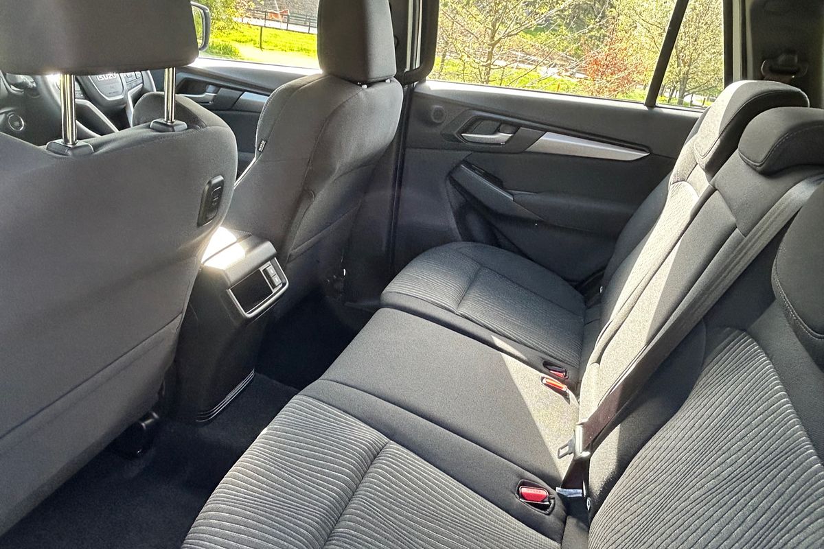 2025 Isuzu MU-X LS-M