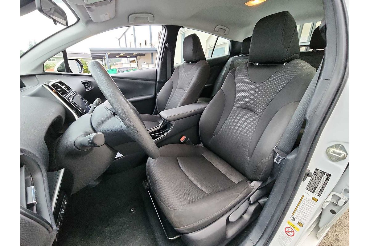2022 Toyota Prius LE