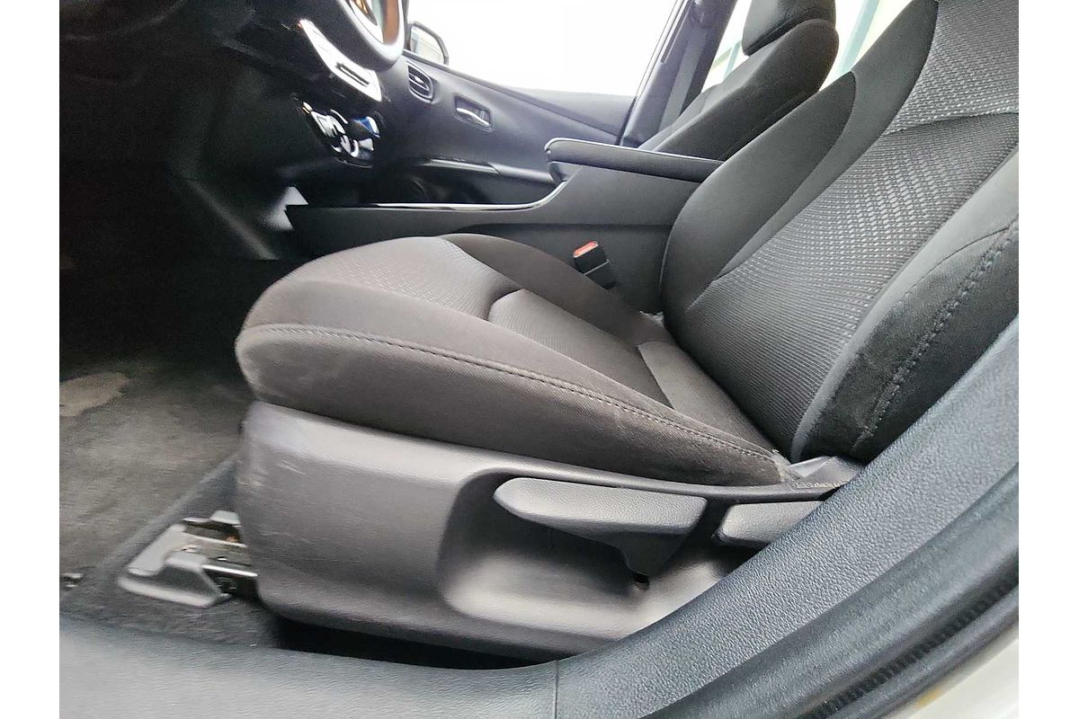 2022 Toyota Prius LE