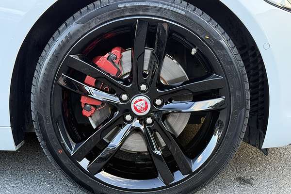2015 Jaguar XE 20t Prestige X760