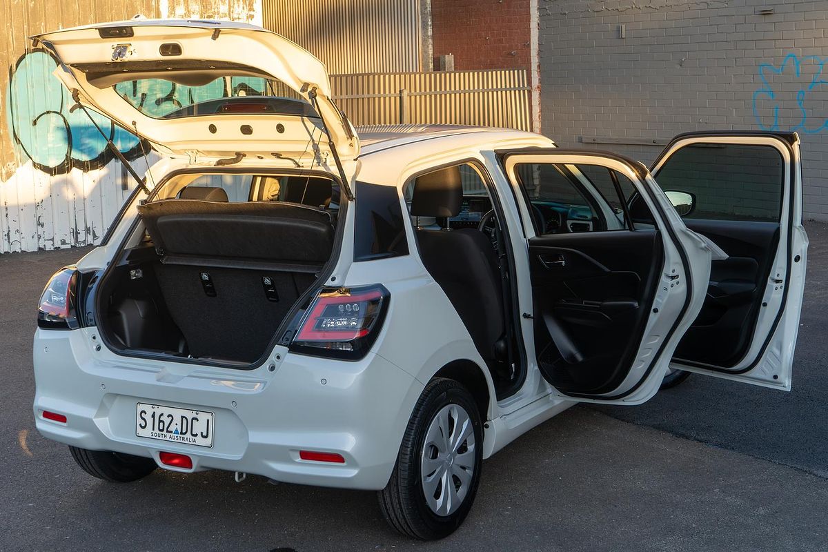 2024 Suzuki Swift Hybrid UZ