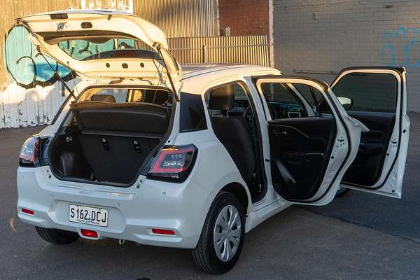 2024 Suzuki Swift Hybrid UZ