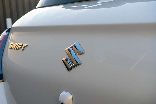 2024 Suzuki Swift Hybrid UZ