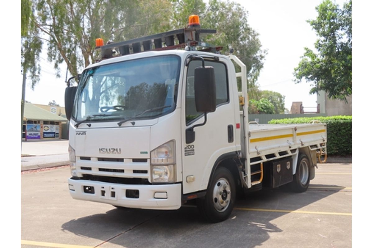 2011 Isuzu NNR 200
