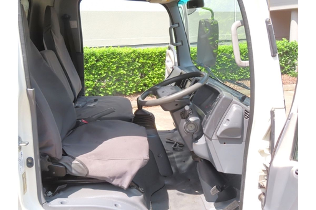 2011 Isuzu NNR 200