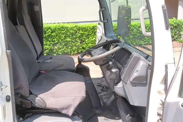 2011 Isuzu NNR 200
