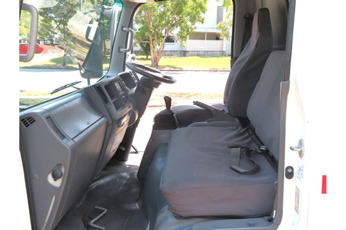2011 Isuzu NNR 200