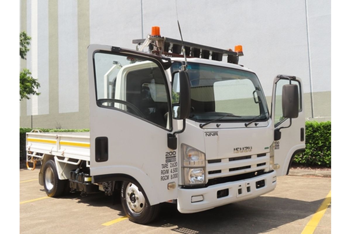 2011 Isuzu NNR 200