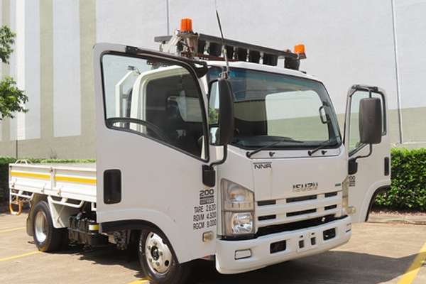 2011 Isuzu NNR 200