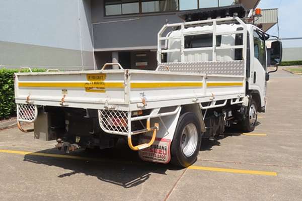 2011 Isuzu NNR 200