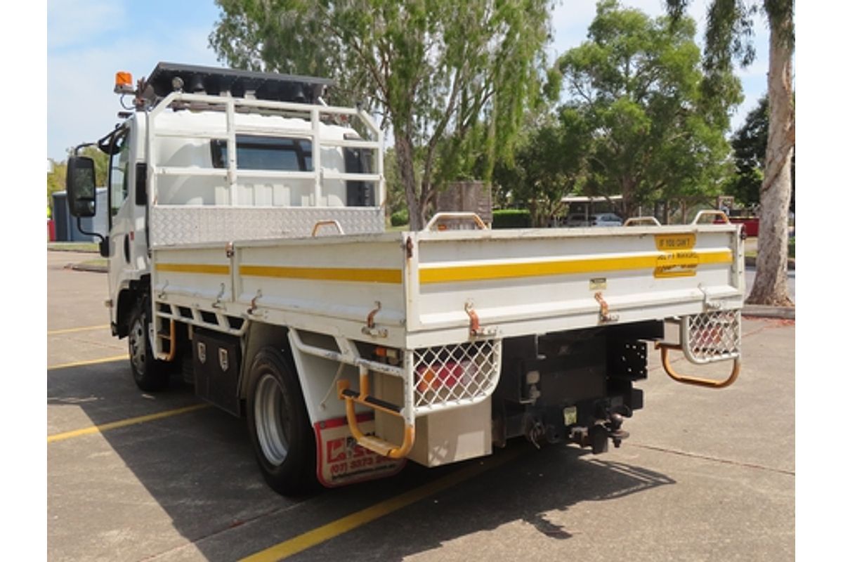 2011 Isuzu NNR 200