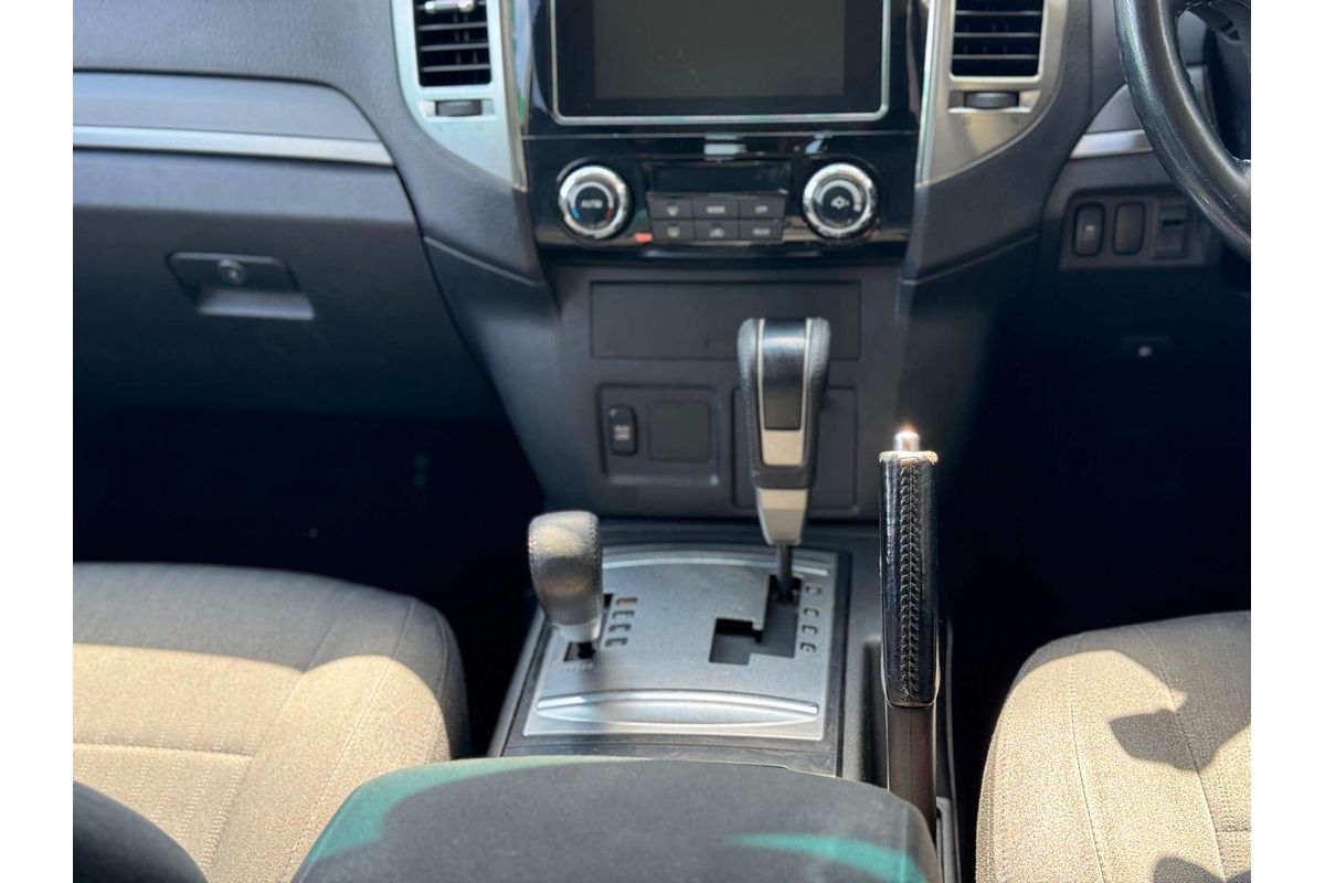 2017 Mitsubishi Pajero GLX NX