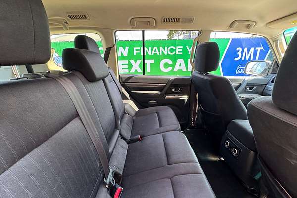 2017 Mitsubishi Pajero GLX NX